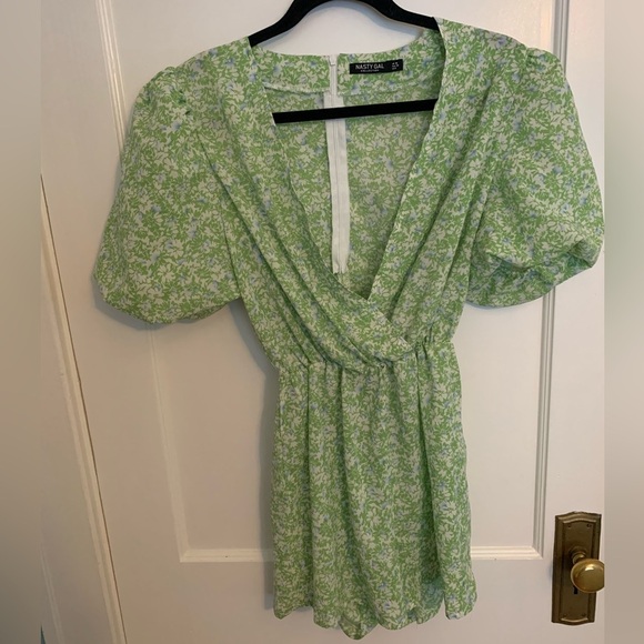Nasty Gal Green and White Floral Romper, Womens Size 6 boho festival concertcore - Picture 2 of 12